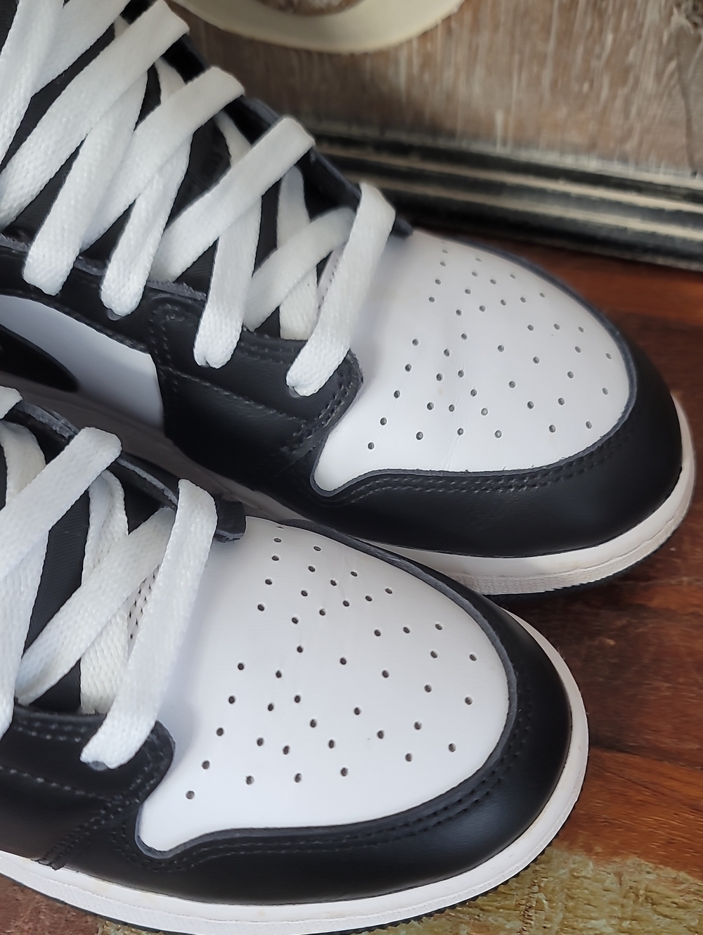 Nike Air Jordan 1 Mid (Special Edition) 'Zen Master' Wmns7.5 Great Condition. - Picture 11 of 14